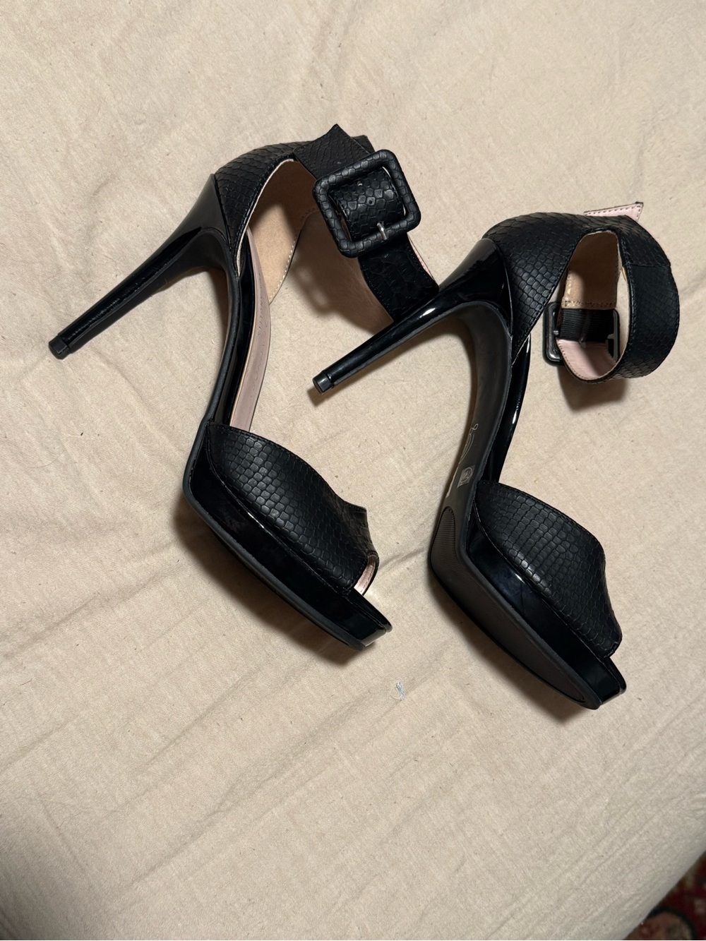 Chinese Laundry Women's Black High Heel Ankle Strap Sandals size 71/2
